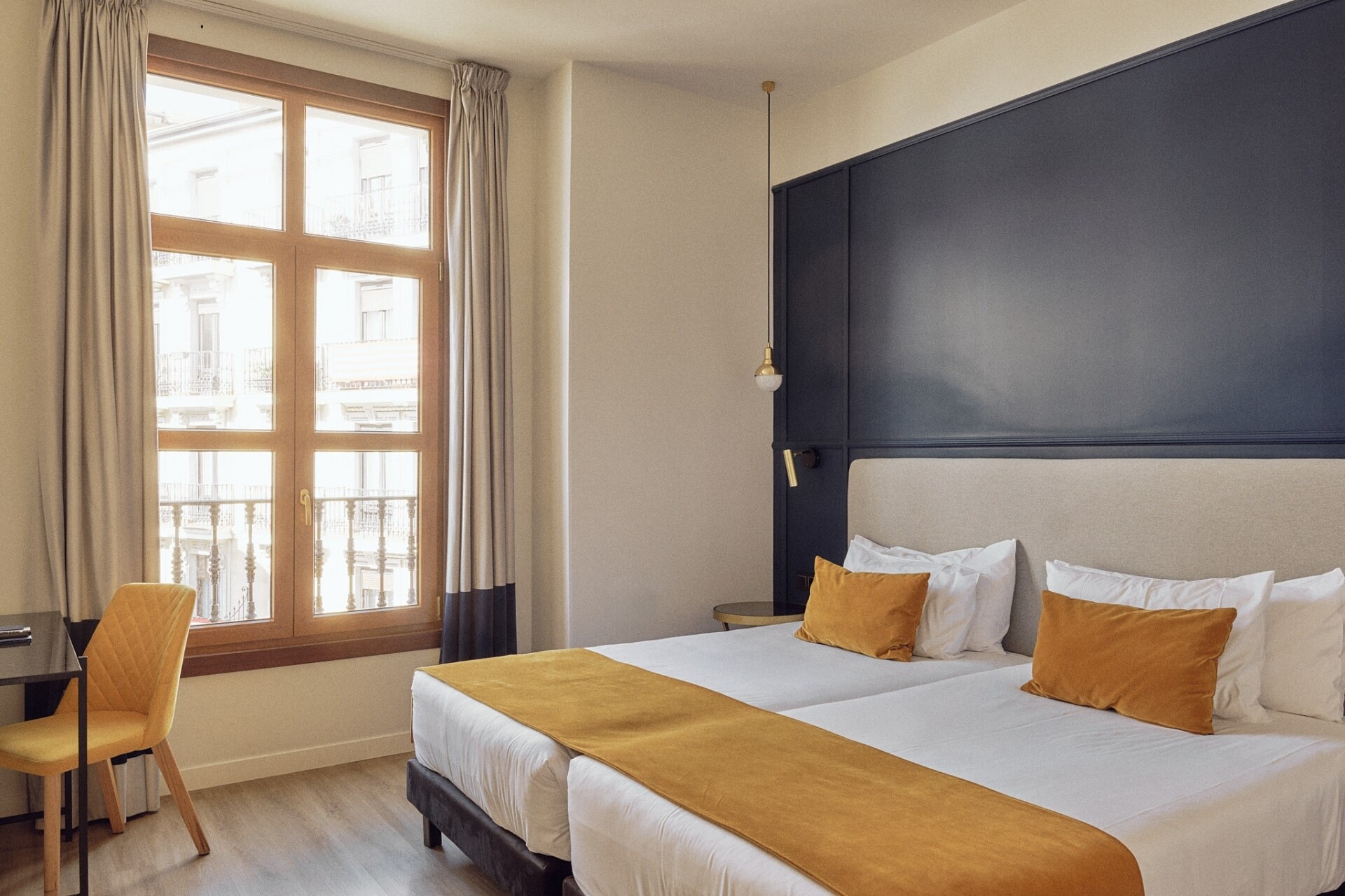 /uploads/image/1764087591_puente_colgante_boutique_hotel_room_3jpeg_2048px_fur_webanwendung_min_lg.jpg